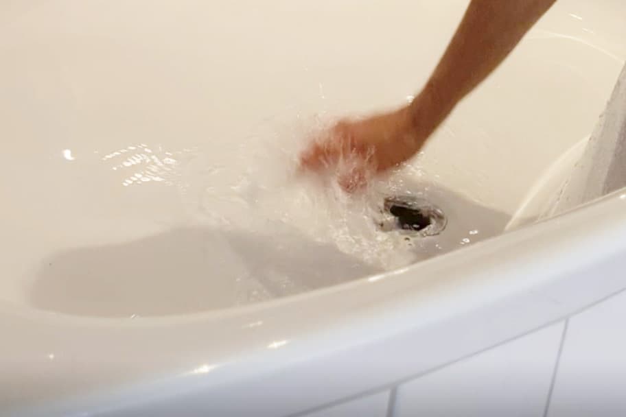 Badabfluss-verstopft-Badewanne-verstopft