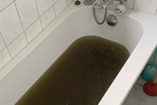 Badewanne verstopft