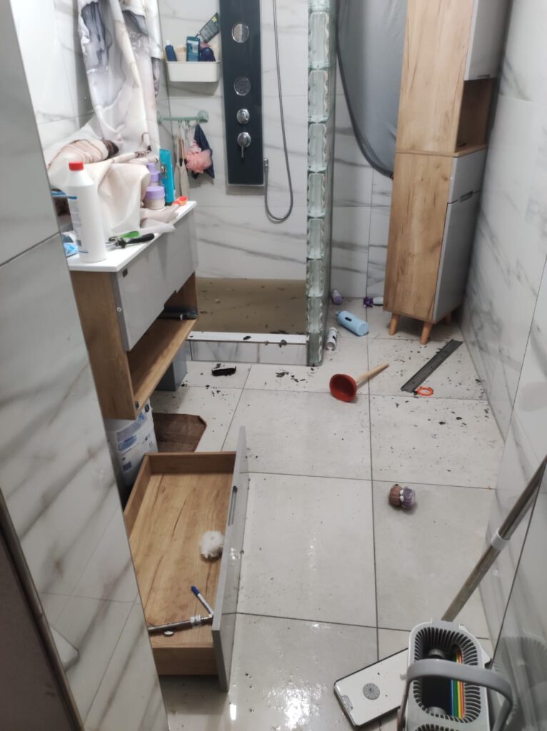 Fallstrang verstopft Wohnung säuft ab vorher
