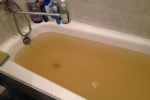 verstopfte-badewanne-300x200