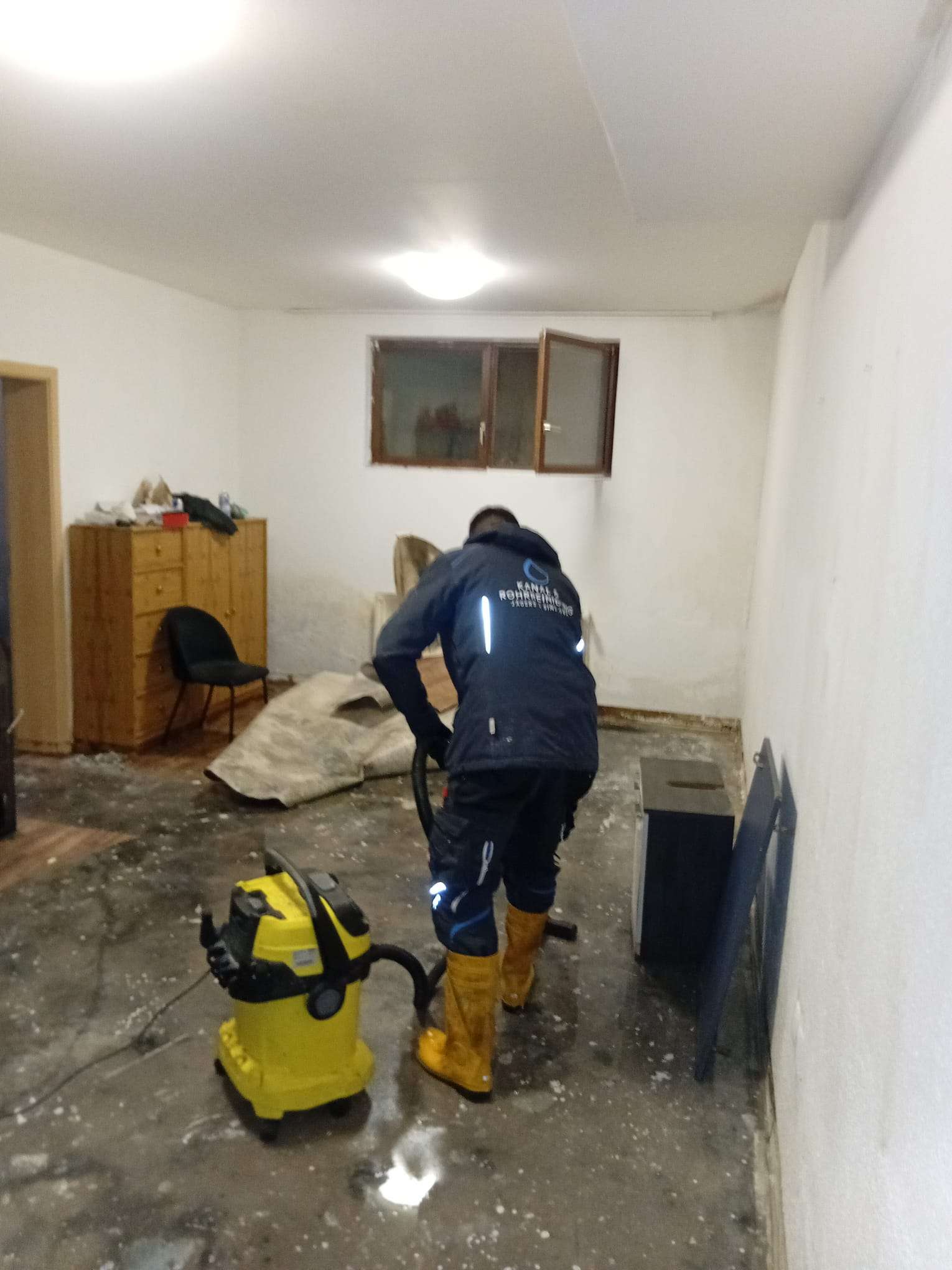 Rohrreinigung Rohrreinigung Lörrach keller ausaugen