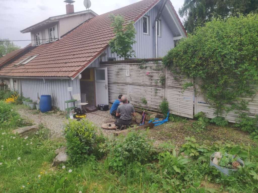 Zeigt Fachmänner der Rohrreinigung