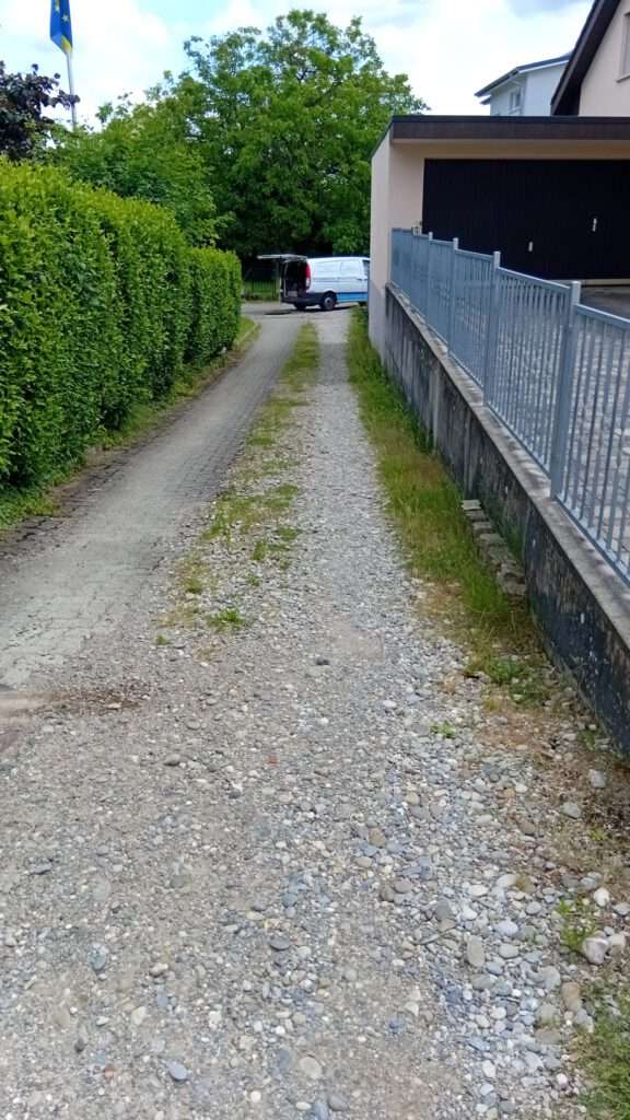 Im Rahmen einer geplanten Kanalreinigung in Grenzach-Wyhlen sollten mehrere Leitungsabschnitte der Grundleitung gespült und gereinigt werden. Ziel war die vorbeugende Reinigung des Kanalnetzes sowie die Kontrolle der vorhandenen Leitungen.