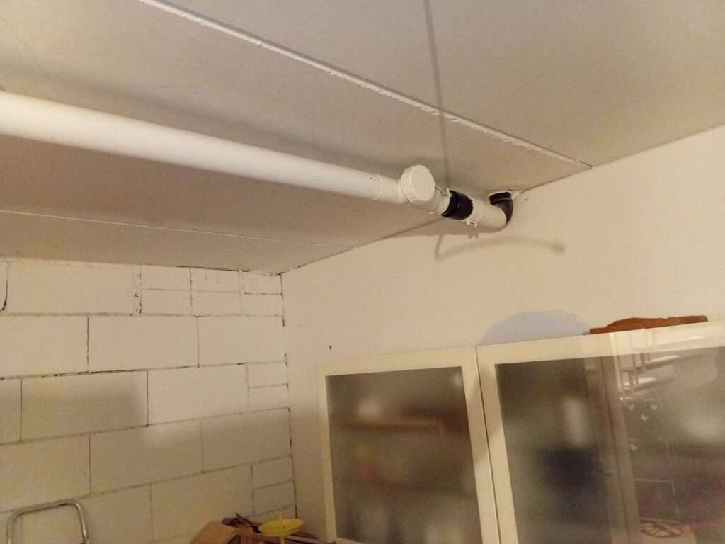 Der Kunde meldete eine Verstopfung der Küchenleitung. Das Wasser lief nur noch sehr langsam ab und staute sich bereits in der Spüle zurück.
