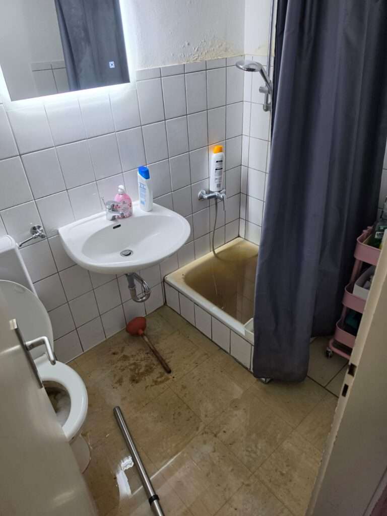 Rückstau aus Abwasserleitung in Wohnung in Lörrach
