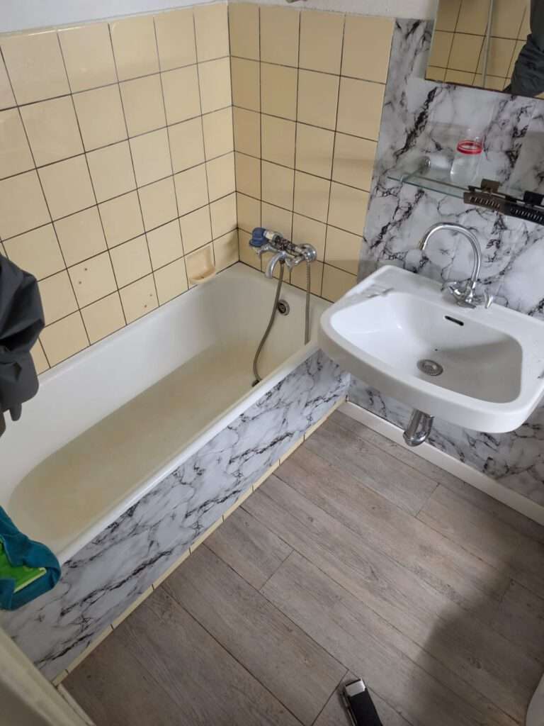 Badezimmer nach Beseitigung eines Rückstaus in Lörrach