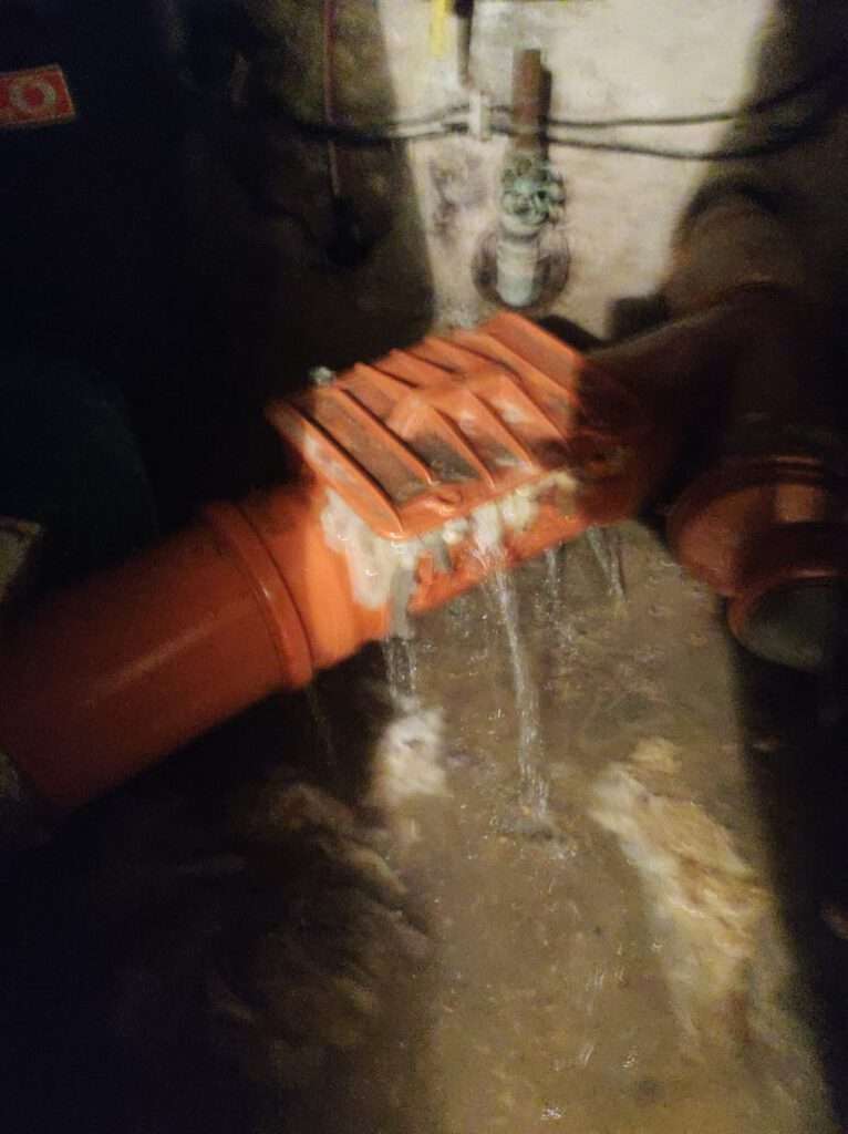Verstopfte Grundleitung in Schopfheim über Revisionsöffnung gereinigt – Abwasser fließt wieder ab