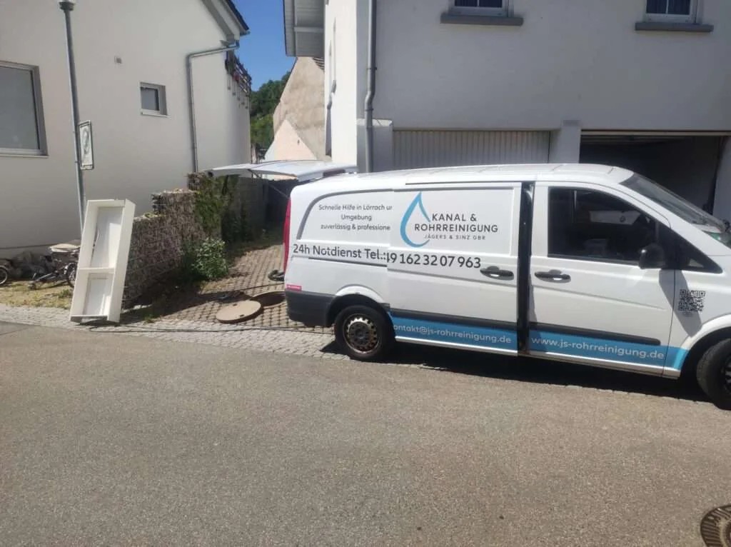 Arbeiten an einer Grundleitung in Grenzach-Wyhlen