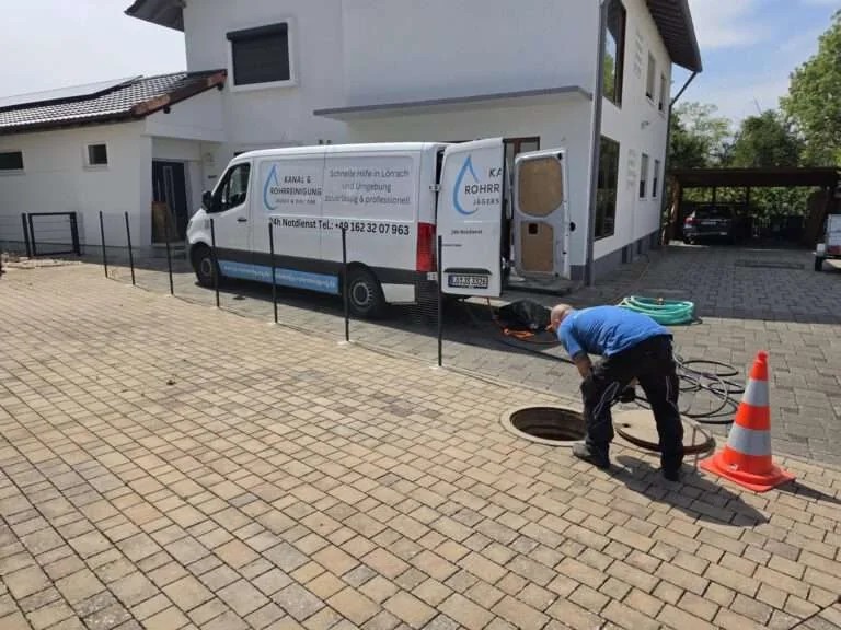 Grundleitung in Bad Bellingen von starken Ablagerungen befreit